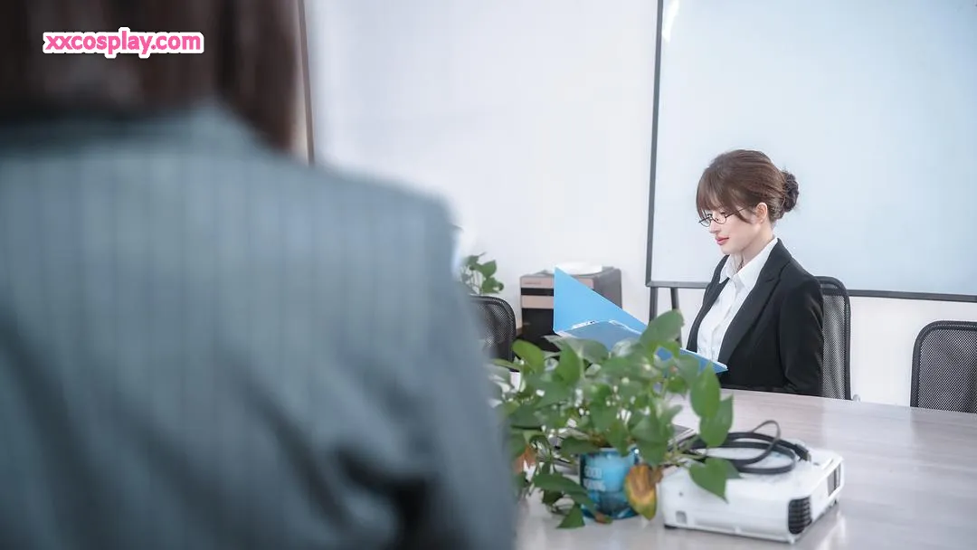 Luba Sui: Female Boss and Subordinate